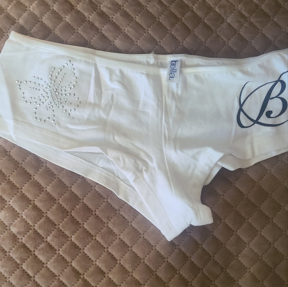 SHADES OF LOVE BOOTIE SHORTS WHERES MY RED LIPSTICK LINE SZ LARGE Hp🔥🔥